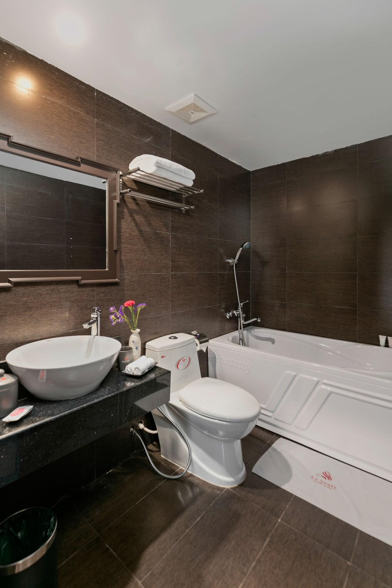 La Sante Hotel & Spa Hanoi Exterior photo